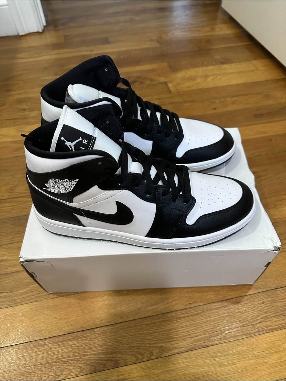 *Slightly Used* Jordan 1 Mid Women White Black (DV0991-102) Size 12W